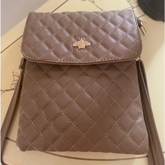 SOLD❌Calista BEE❌ 🐝 -UTIFUL Quilted Crossbody Shoulder Bag Purse - Picture 12 of 12